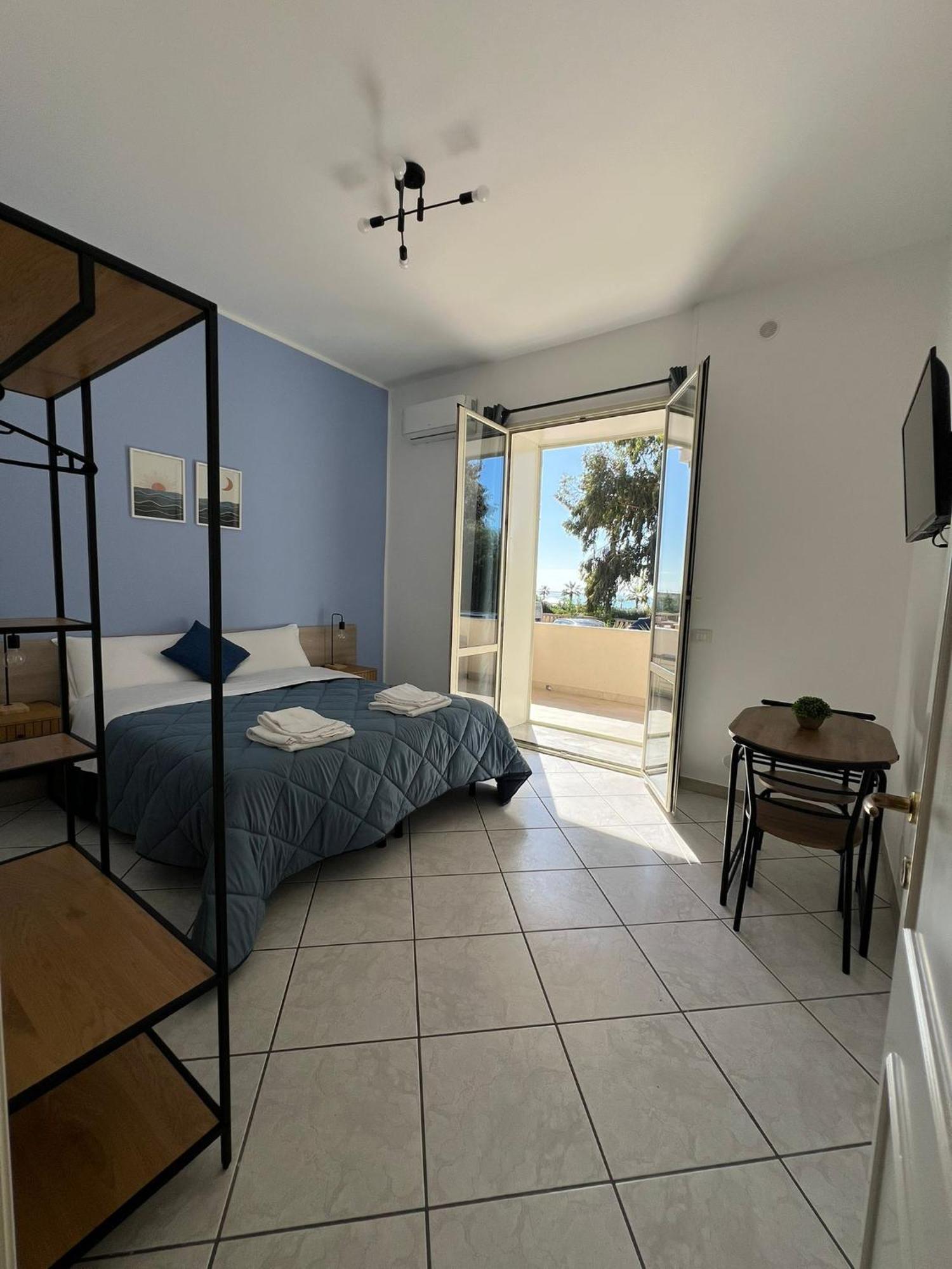 Bed and Breakfast In Riva Al Mare Гела Экстерьер фото